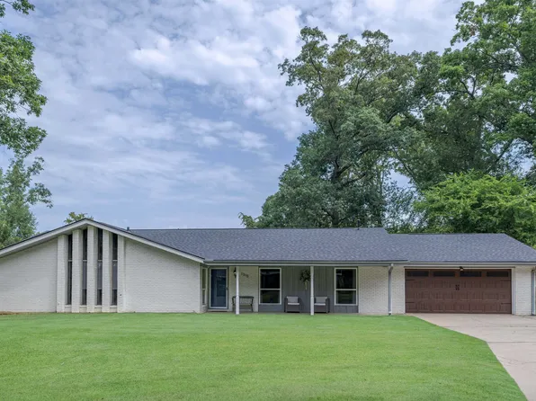 1315 Amherst Ln, Longview, TX 75601