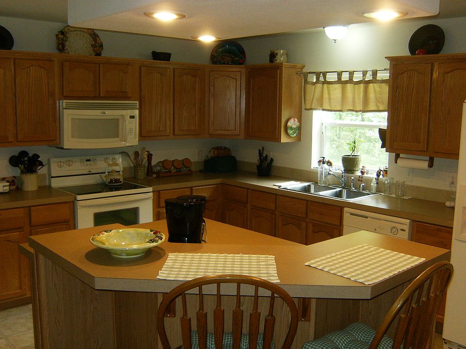 2nd image of 386 E 423rd Rd