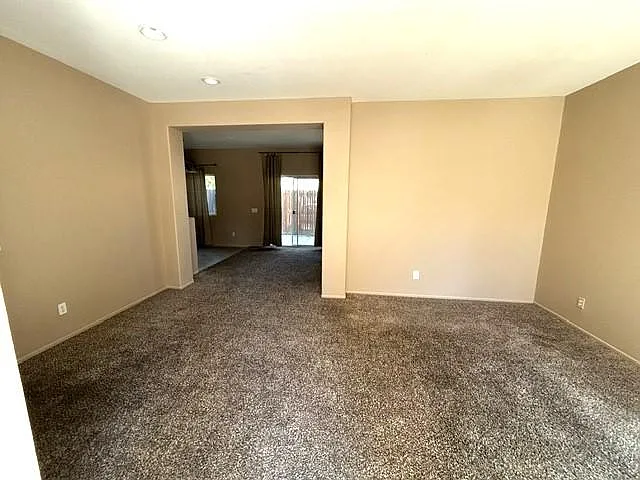 643 Laxford Rd — Photo 3