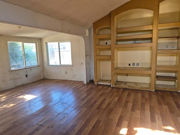2nd image of 3209 Harlan Way