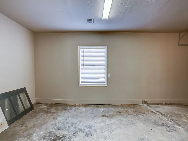 2120 S Main St — Photo 18
