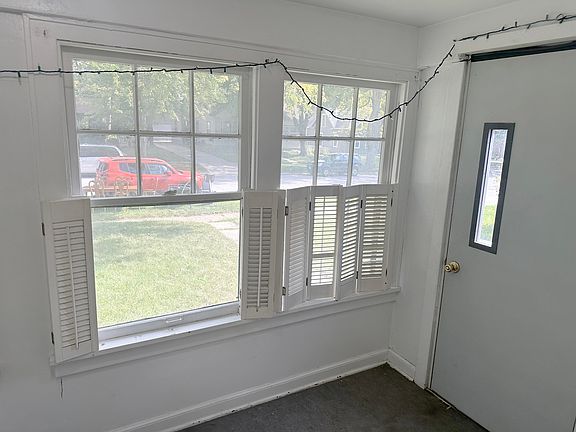 2nd image of 1421 Douglas Ave