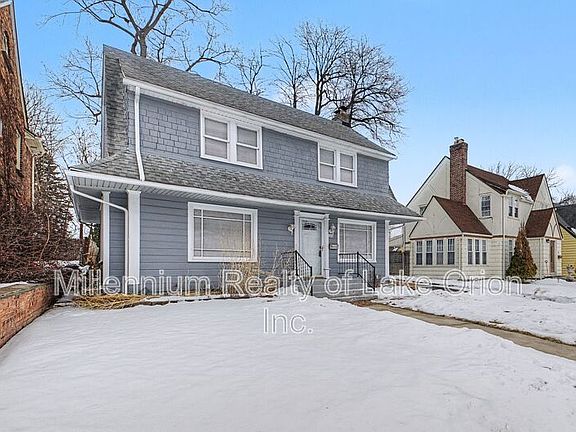 2nd image of 52 E Iroquois Rd