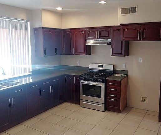 4th image of 470 W 50th St #8571472