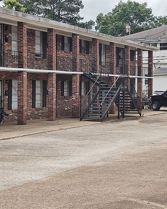 2nd image of 809 N Nashville Ave