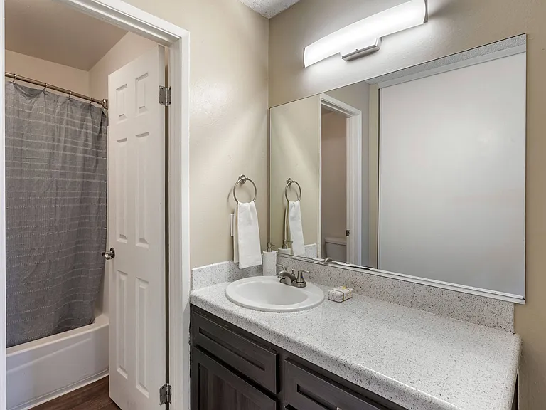 Northview-Southview Apartment Homes — Photo 18