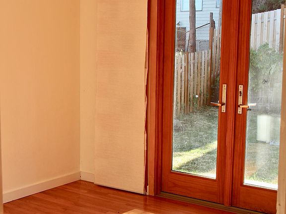 Middle floor bedroom or office