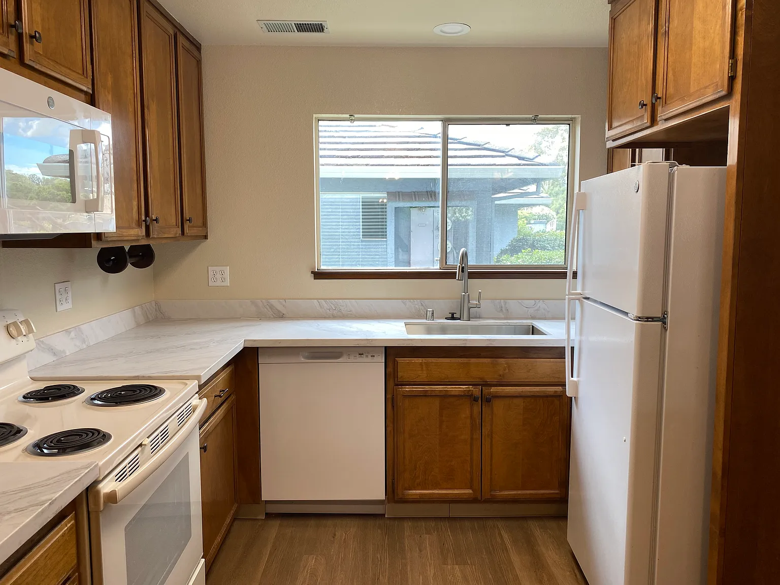 2 bed, 2.5 bath, $2,650 — Photo 4