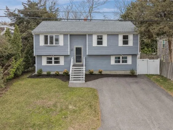 118 King Phillip St, Portsmouth, RI 02871