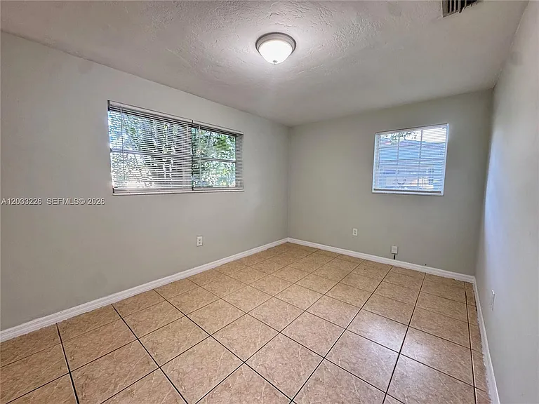 7900 NW 16th St — Photo 10