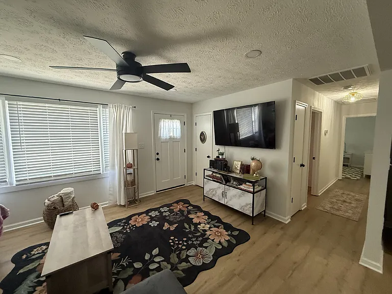 116 Lance Ln — Photo 6