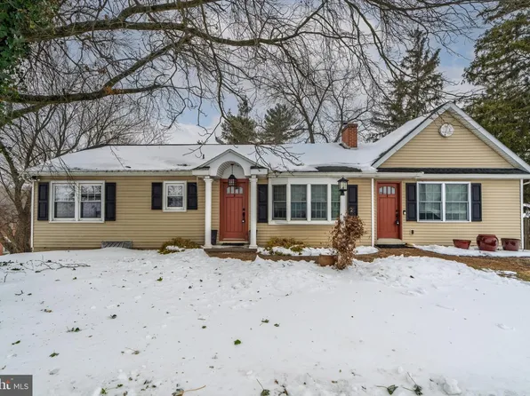 6132 W Elizabethtown Rd, Manheim, PA 17545