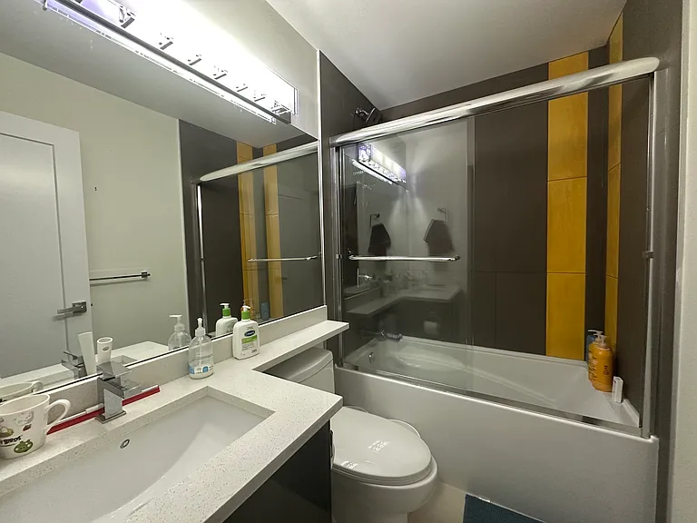 1740 Howard Ave — Photo 10