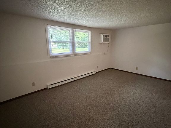 2nd image of 533 Parkview Ln APT 1
