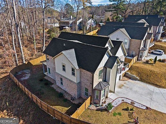 3rd image of 658 Rockbridge Rd