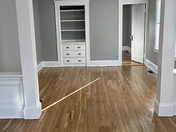 4th image of 119 Safford St #1