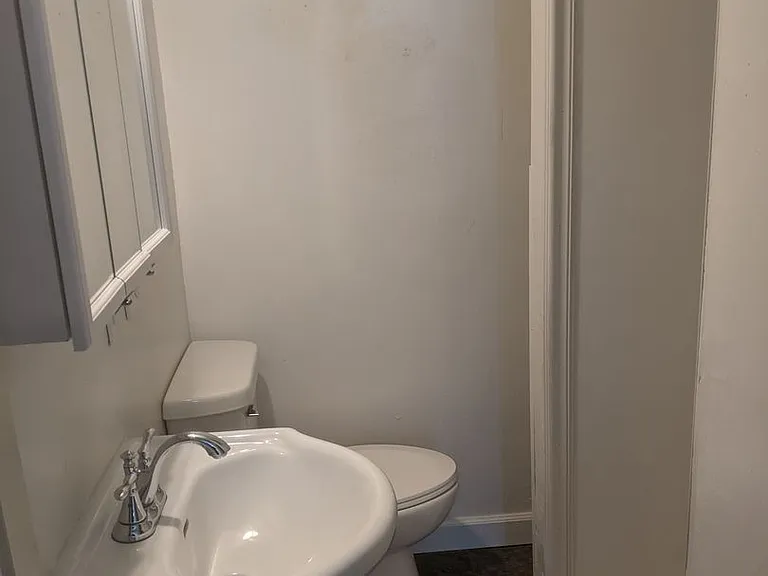 919 Washington St — Photo 11