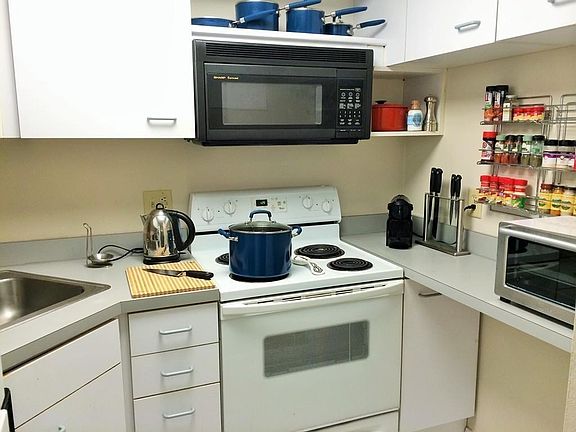 5th image of 230 Willard St Unit 301