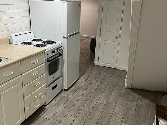 3rd image of 2552 Mickle Ave #B