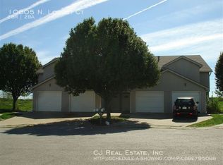 10605 N Locust Ct, Kansas City, MO 64155