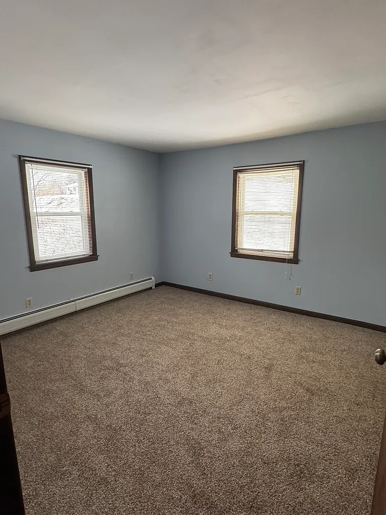 3 bed, $1,650 — Photo 2