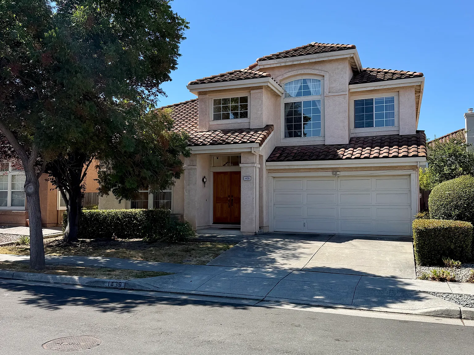 5 bed, 2516 sqft, $5,400 — Photo 1