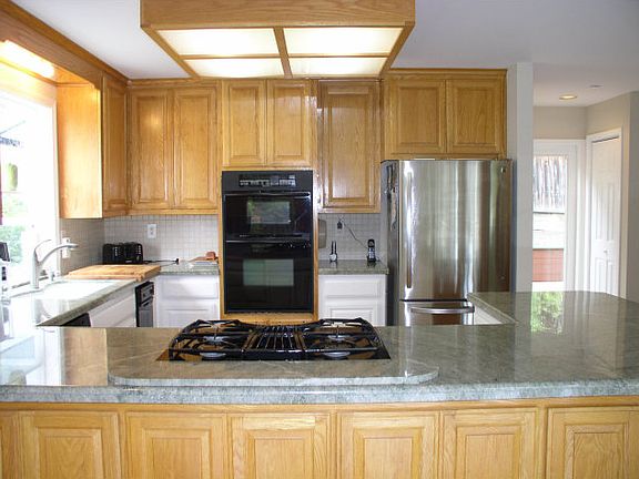 5th image of 922 San Carlos Ave
