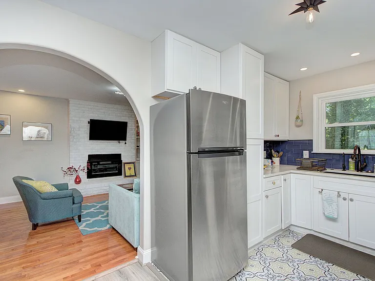 629 Grandin Rd — Photo 12