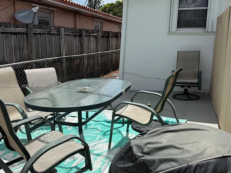 612 NW 43rd Ct #0 — Photo 14