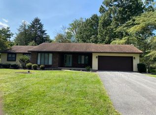 523 Echo Lake Dr, Bangor, PA 18013