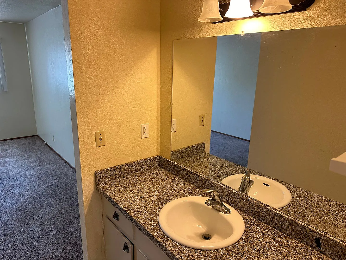 2 Bedroom & 2 Bathroom Castro Valley Apartment!! — Photo 4