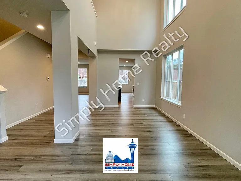 6653 Percy Ln SE — Photo 2