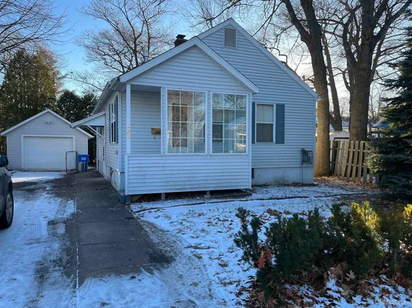 304 E College Ave, Marquette, MI 49855