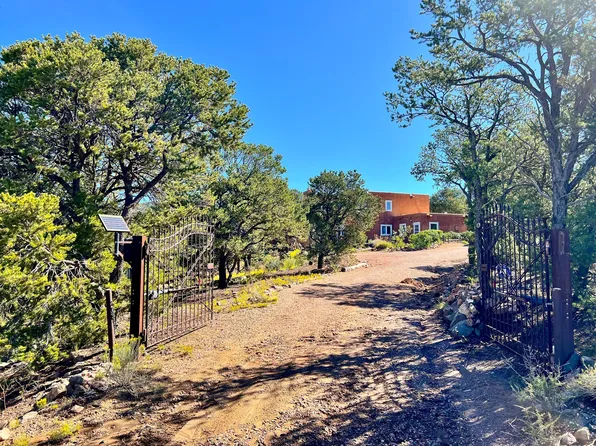 2 Toltec Rd, Santa Fe, NM 87505