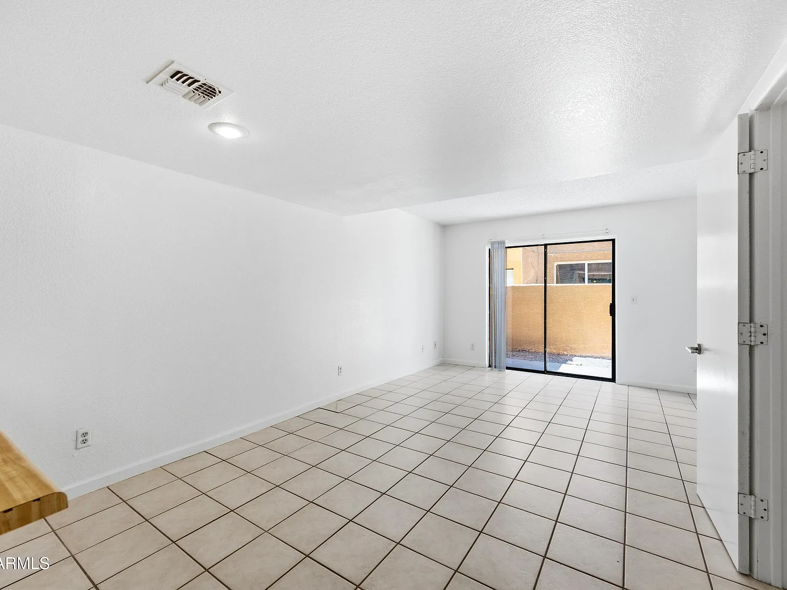 2 bed, 3.0 bath, 999 sqft, $1,350 — Photo 3