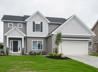 5479 Bridlewood Ln, Hamburg, NY 14075