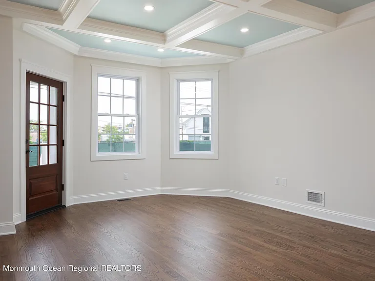 55 Hudson Ave — Photo 6