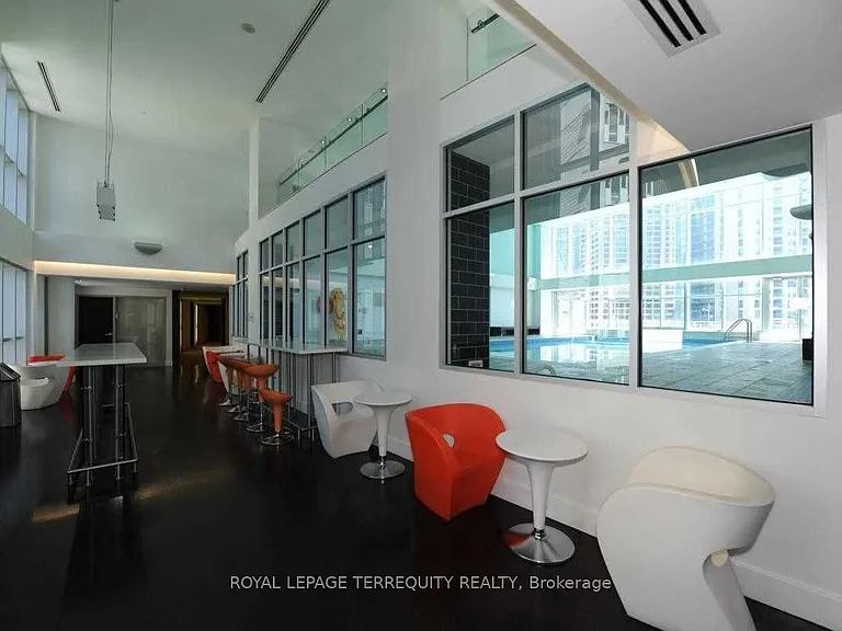 218 Queens Quay W #2605 — Photo 20