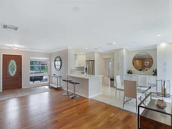 5th image of 4730 NE 27th Avenue