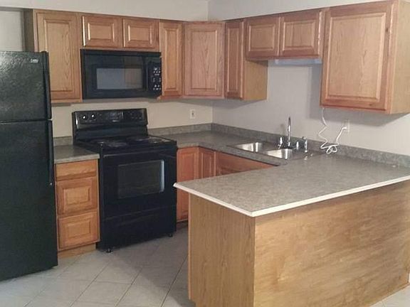 3rd image of 596 S Shore Ct