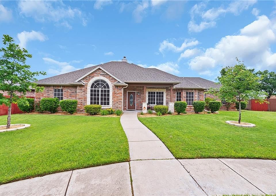 1st image of 102 Dovehill Cir