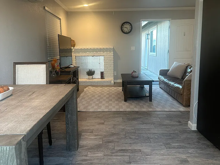 308 W Wilson Ave #B — Photo 11