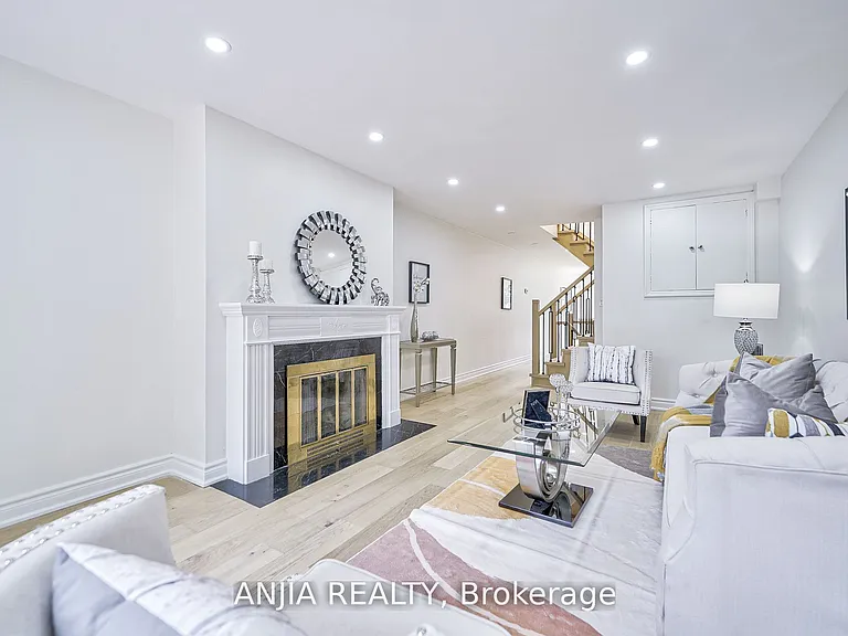 322 Hillsdale Ave E — Photo 4
