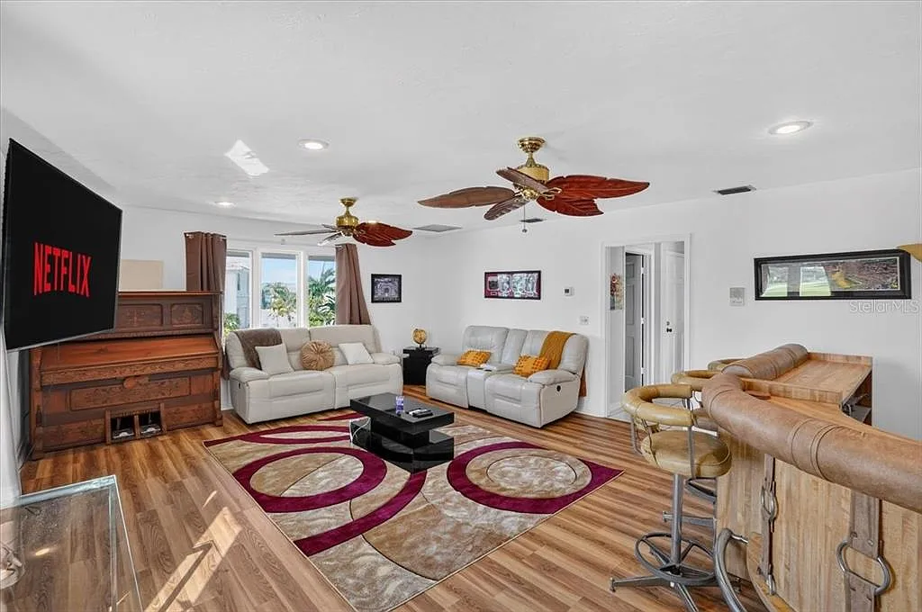 4 bed, 3.5 bath, 2926 sqft, $6,500 — Photo 4