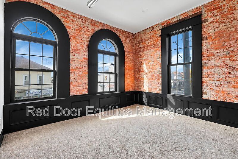 1st image of 532B N Columbus St #B