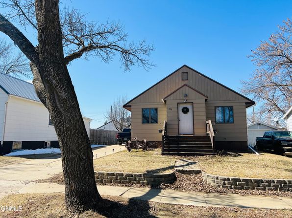 220 B St N, Richardton, ND 58652
