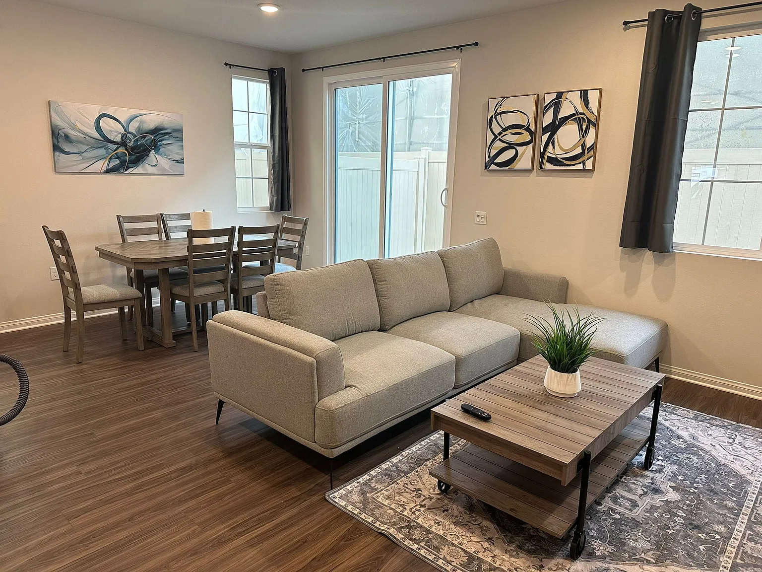 3 bed, 2.5 bath, 1572 sqft, $5,500 — Photo 4