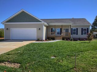 69 Day Lilly Ct, Hendersonville, NC 28739