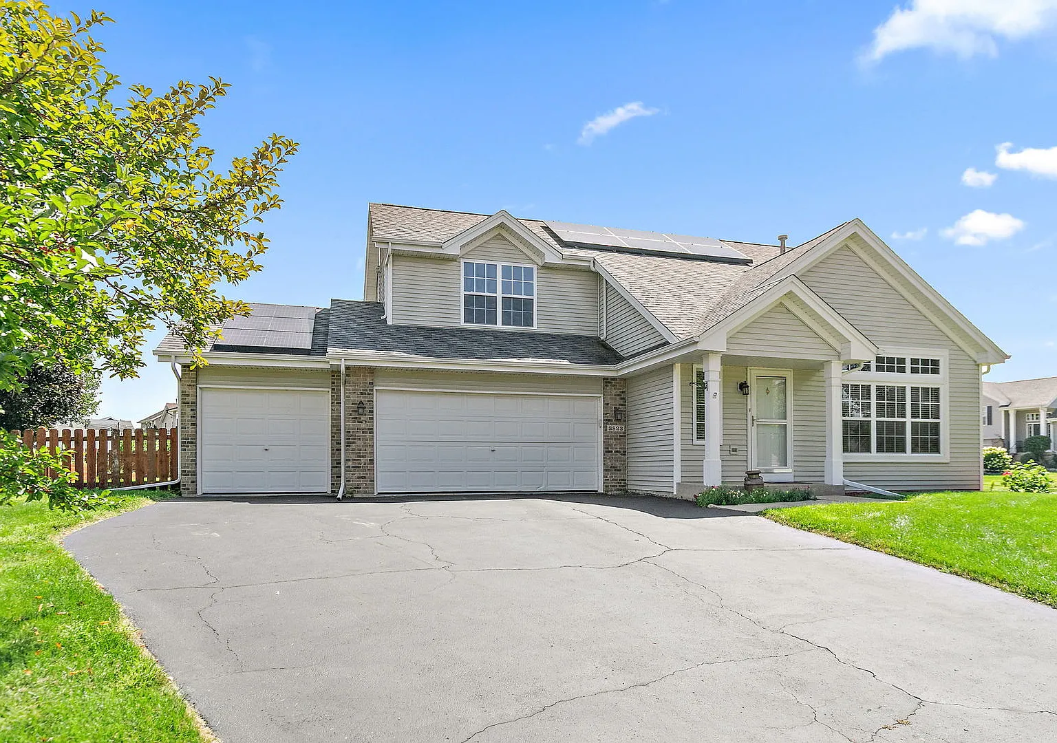 3 bed, 1.5 bath, 2000 sqft, $2,650 — Photo 3
