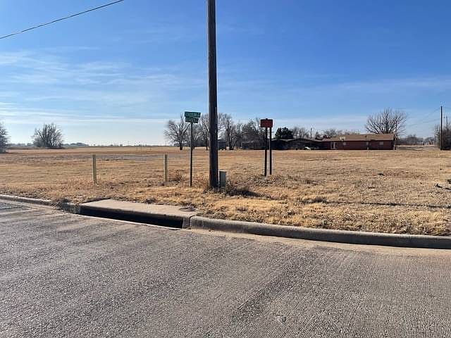 2nd image of 1916 Stadium Dr